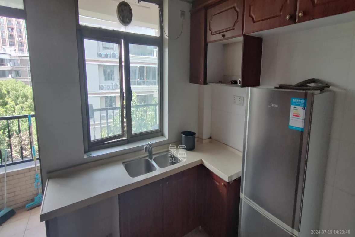 江山帝景雅典  3室2厅2卫    2400.0元/月室内图