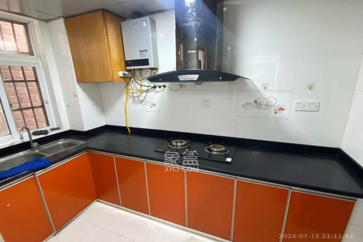 嘉盛华庭(一期、二期、三期) 3室2厅1卫 2600.0元/月 嘉盛华庭(一期、二期、三期) 3室2厅1卫 2600.0元/月室内图