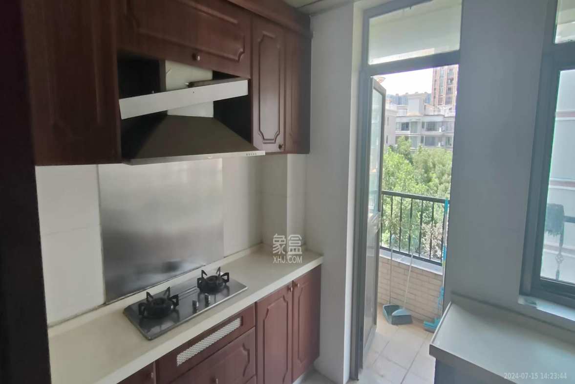 江山帝景雅典  3室2厅2卫    2400.0元/月室内图