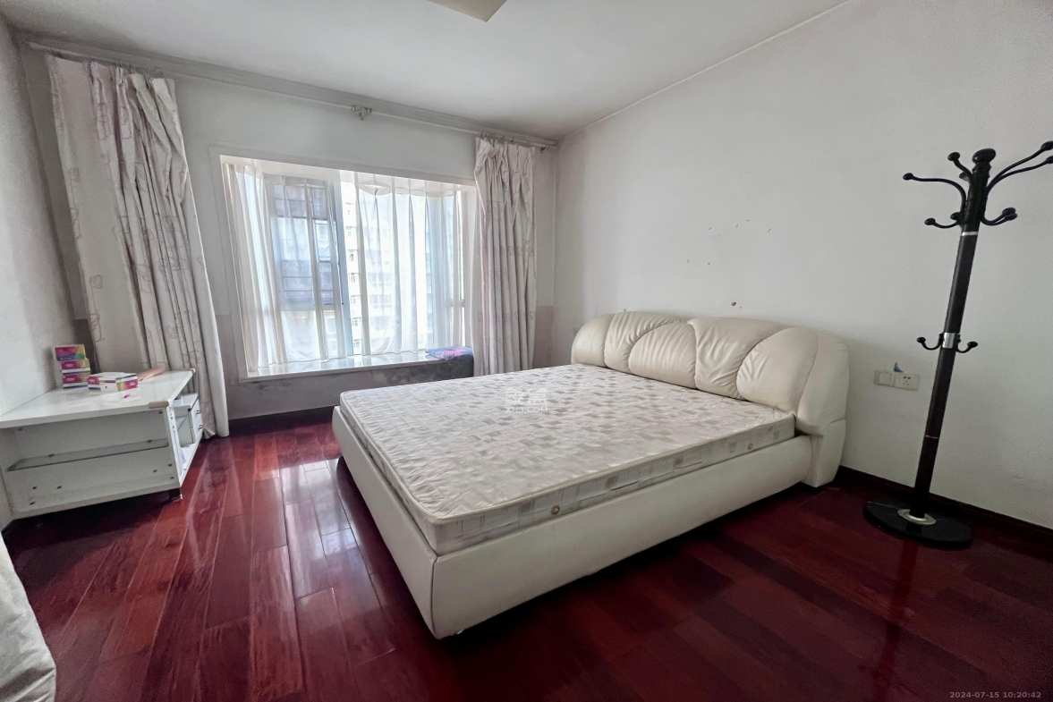 左岸春天  4室2厅2卫    3800.0元/月室内图