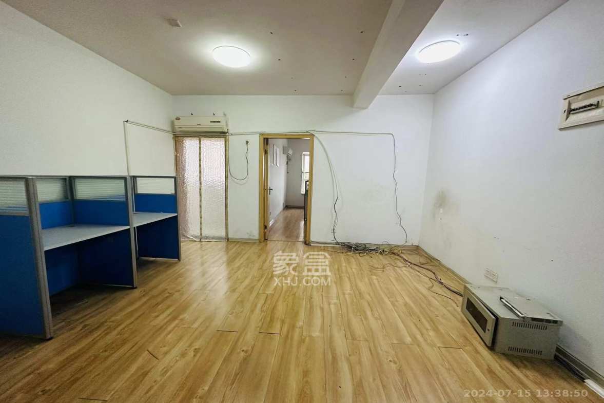 上河国际F座  2室1厅1卫   1800.00元/月室内图1
