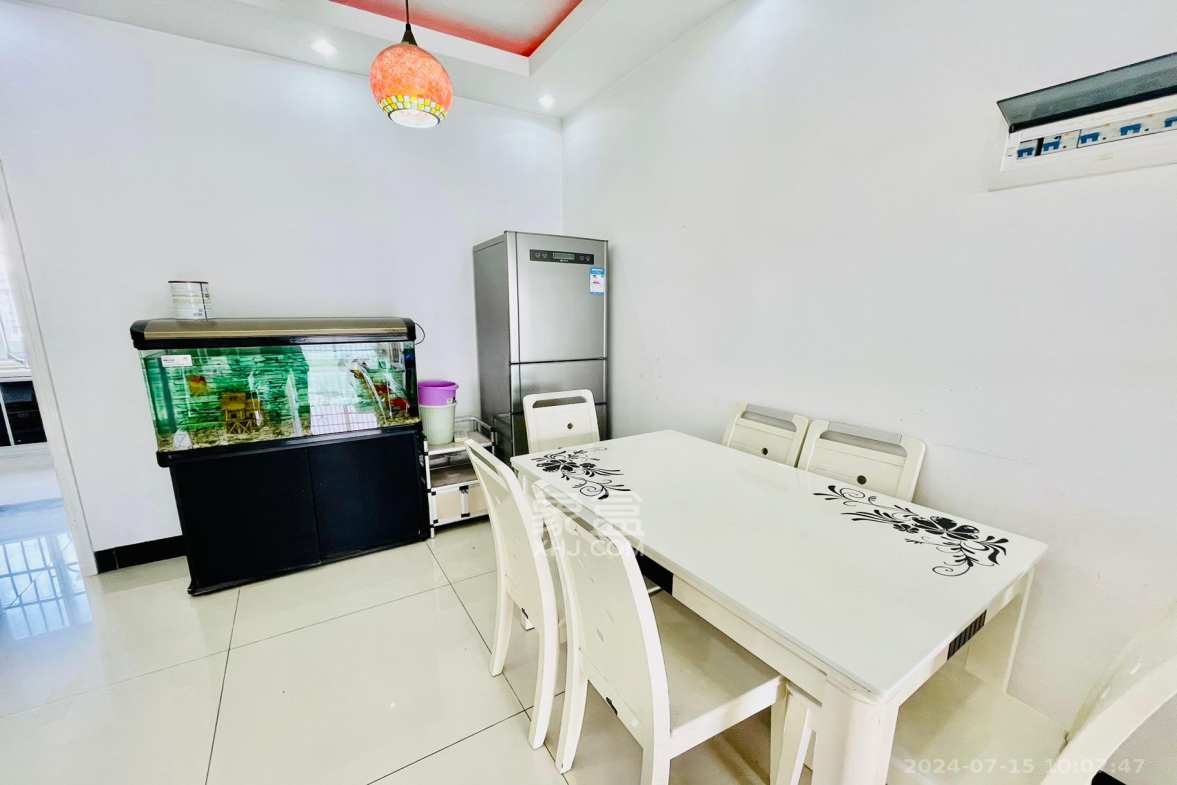 湘绣城  3室2厅2卫    1500.0元/月室内图