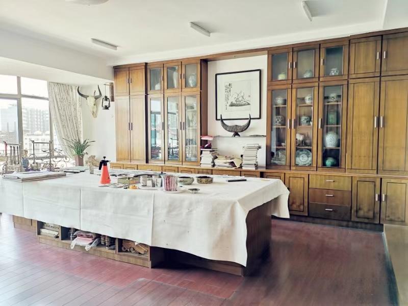 凤南小区  5室4厅4卫    129.8万客厅