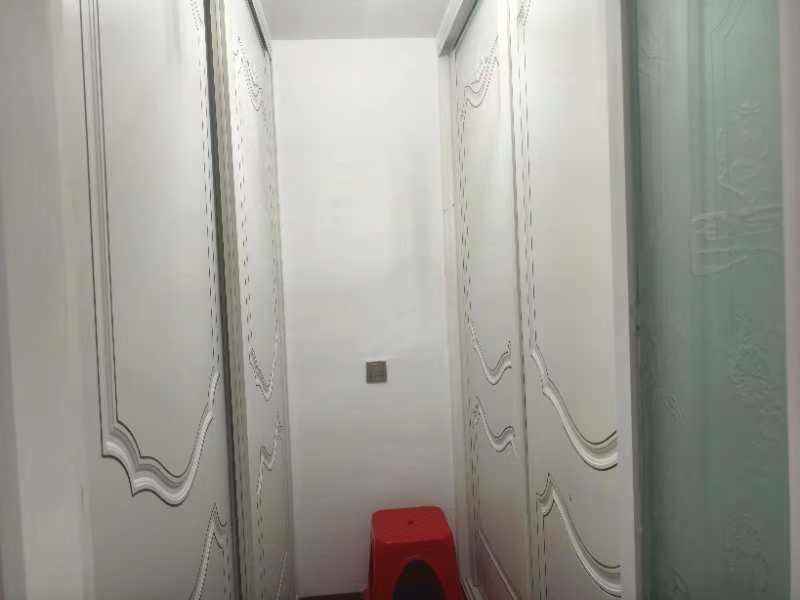 三星龙园  4室2厅2卫    86.8万客厅