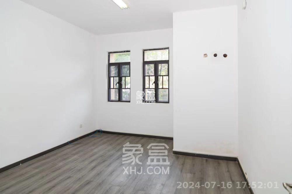 润和紫郡一期  5室2厅1卫    2500.0元/月