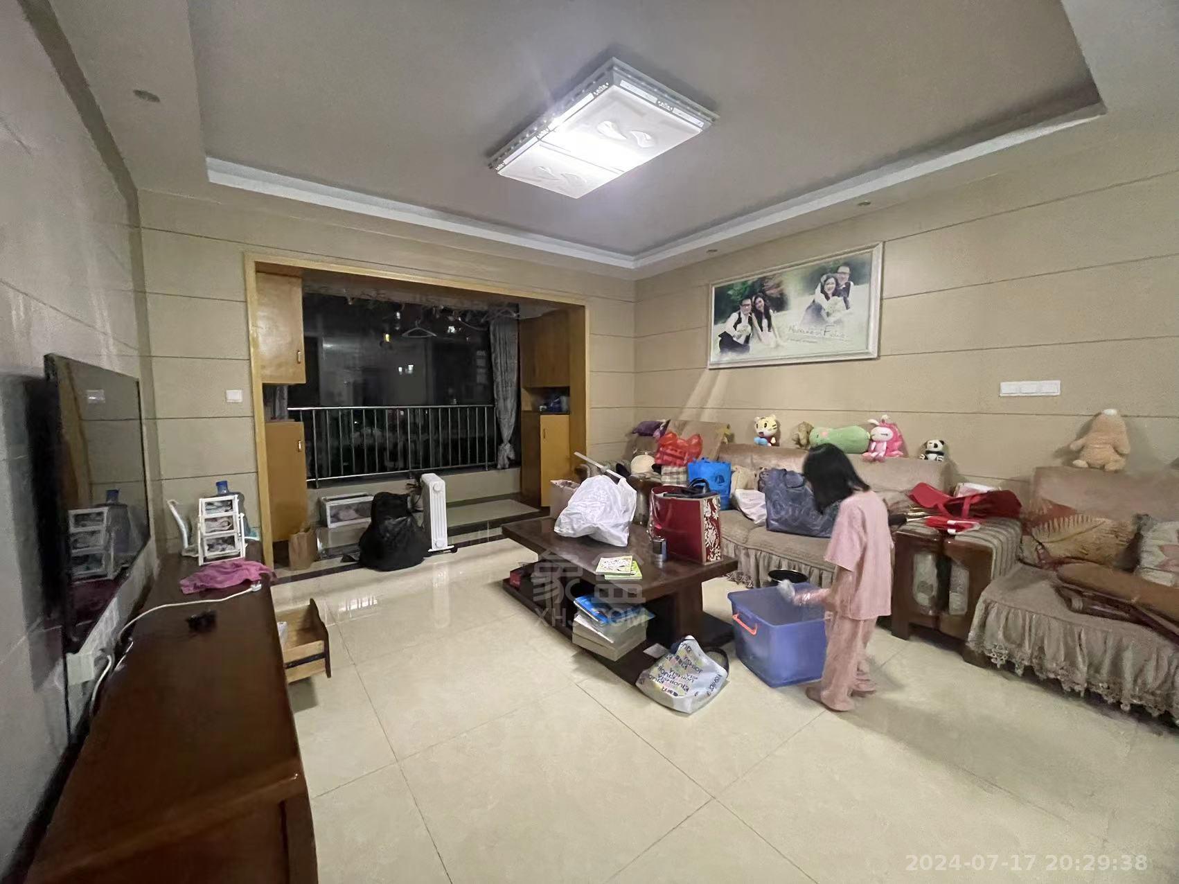 流金岁月-华晨国际  3室2厅2卫    2700.0元/月