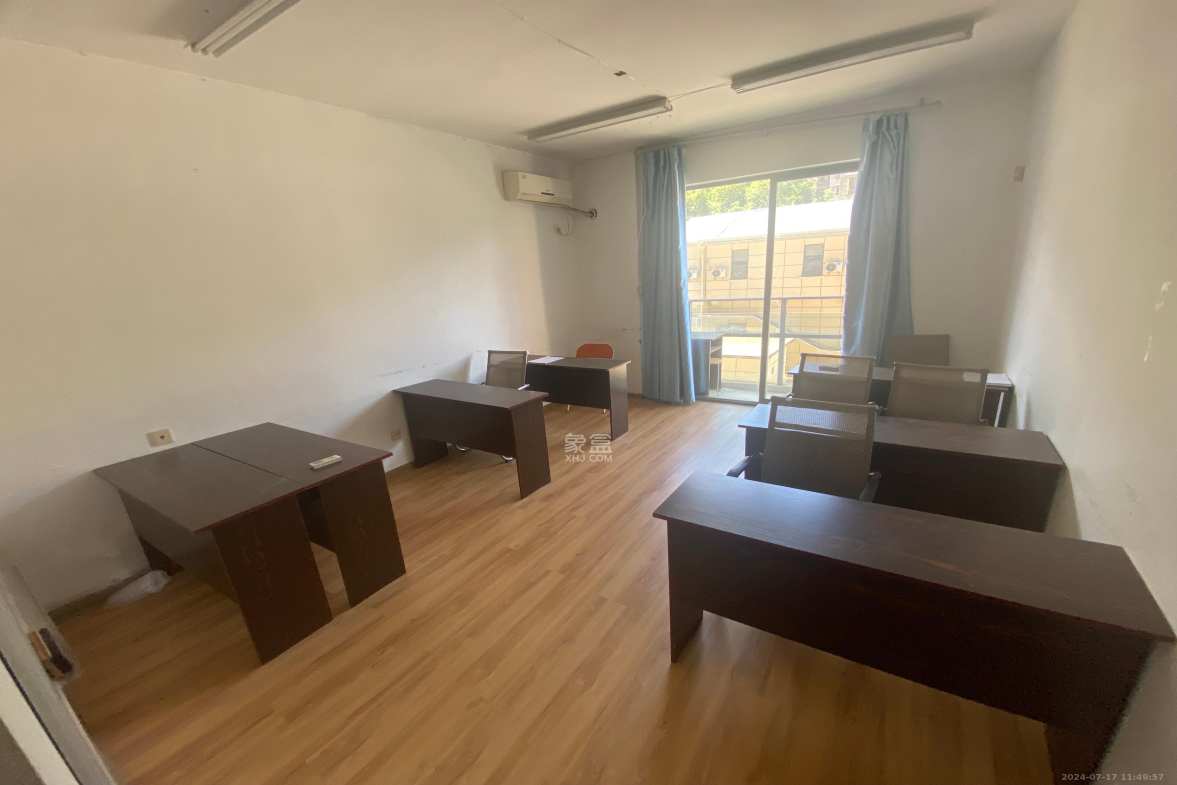 建鸿达华都(华都小户型及大华写字楼)  1室1厅2卫    5200.0元/月 建鸿达华都(华都小户型及大华写字楼)  1室1厅2卫    5200.0元/月室内图