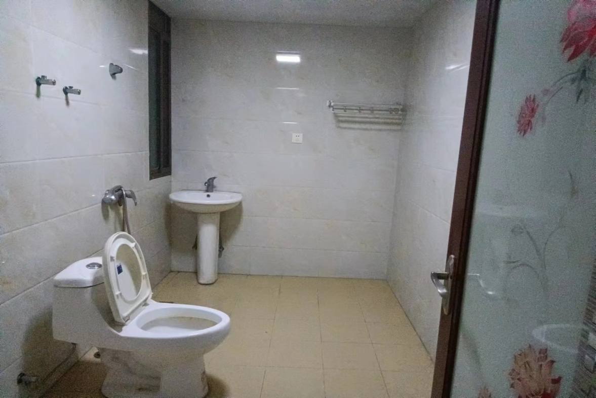 勤政小区(小科七、八、十号地) 4室2厅2卫 1800.0元/月 勤政小区(小科七、八、十号地) 4室2厅2卫 1800.0元/月室内图