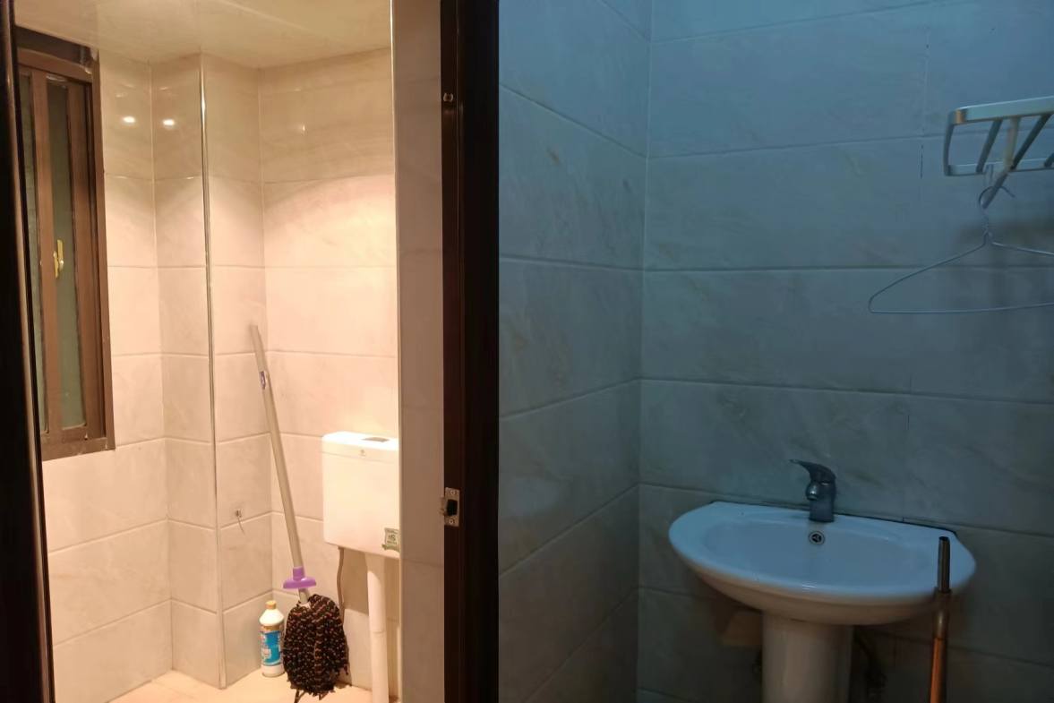 勤政小区(小科七、八、十号地) 4室2厅2卫 1800.0元/月 勤政小区(小科七、八、十号地) 4室2厅2卫 1800.0元/月室内图