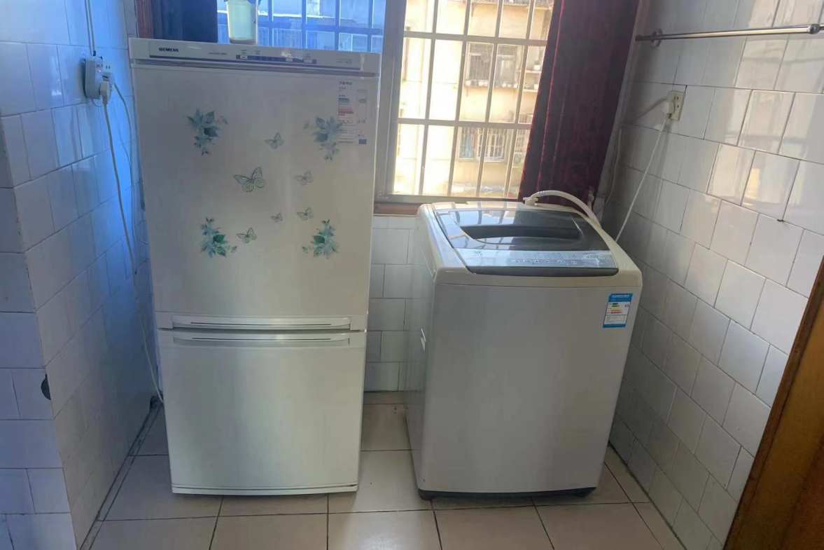 电力局家属楼 3室1厅1卫 900.0元/月 电力局家属楼 3室1厅1卫 900.0元/月室内图