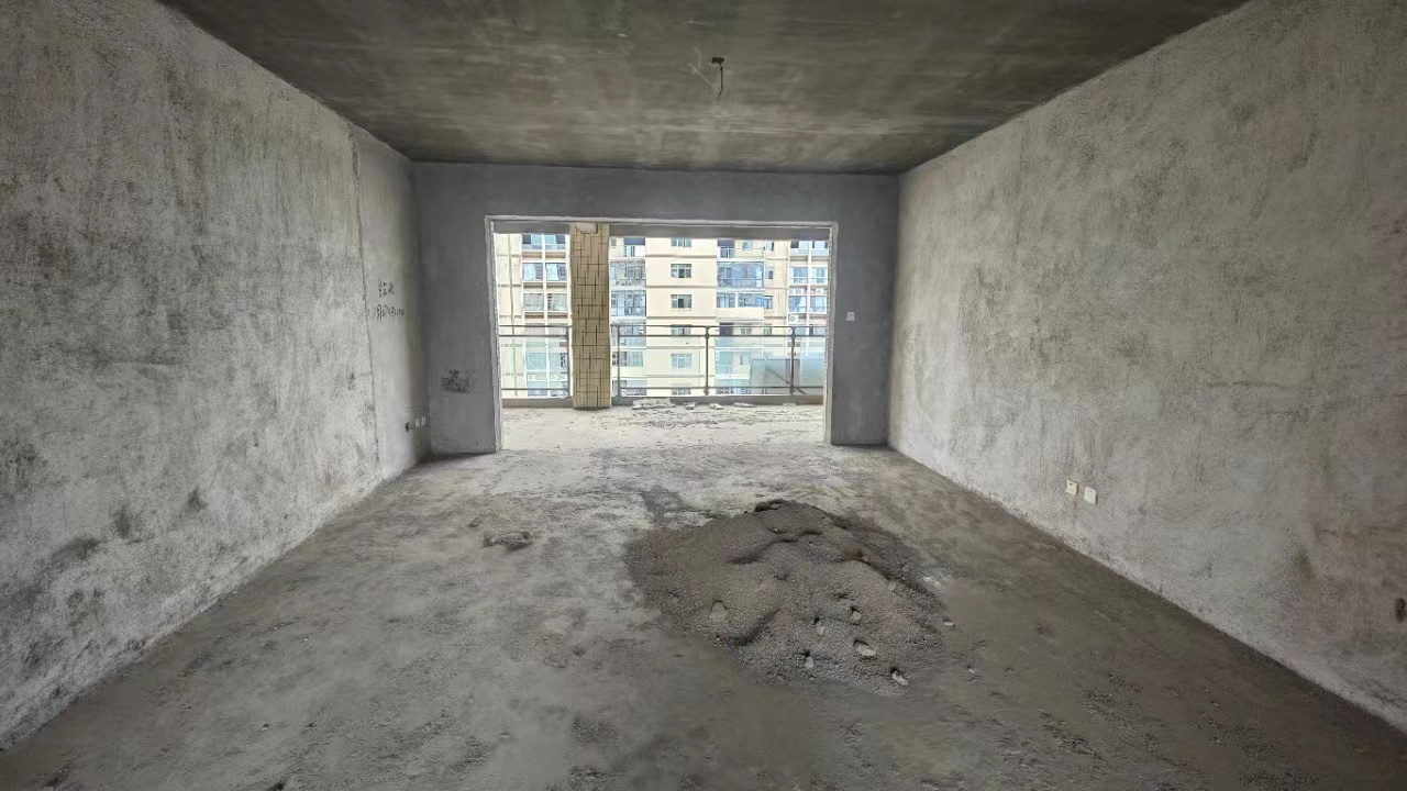 财苑小区  5室2厅2卫    162.0万