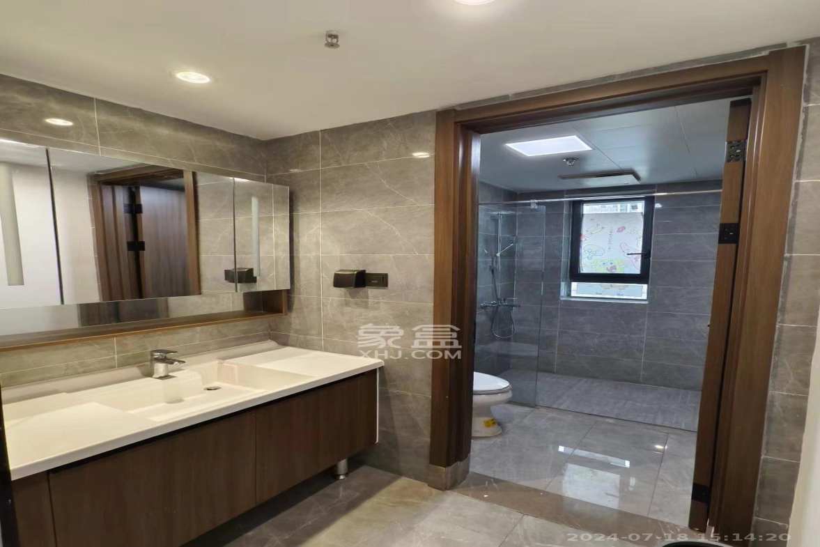 卓越中寰  4室2厅2卫   5100.00元/月室内图