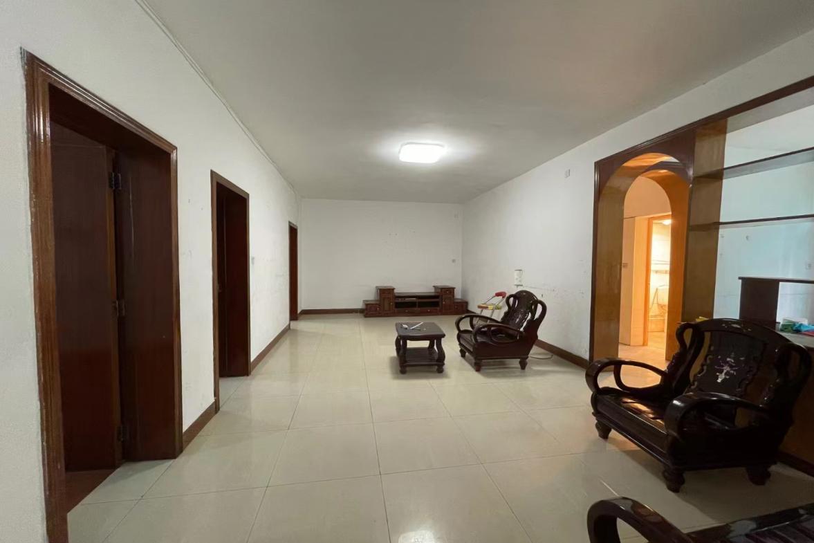 八一安居小区 3室2厅2卫 888.0元/月 八一安居小区 3室2厅2卫 888.0元/月室内图