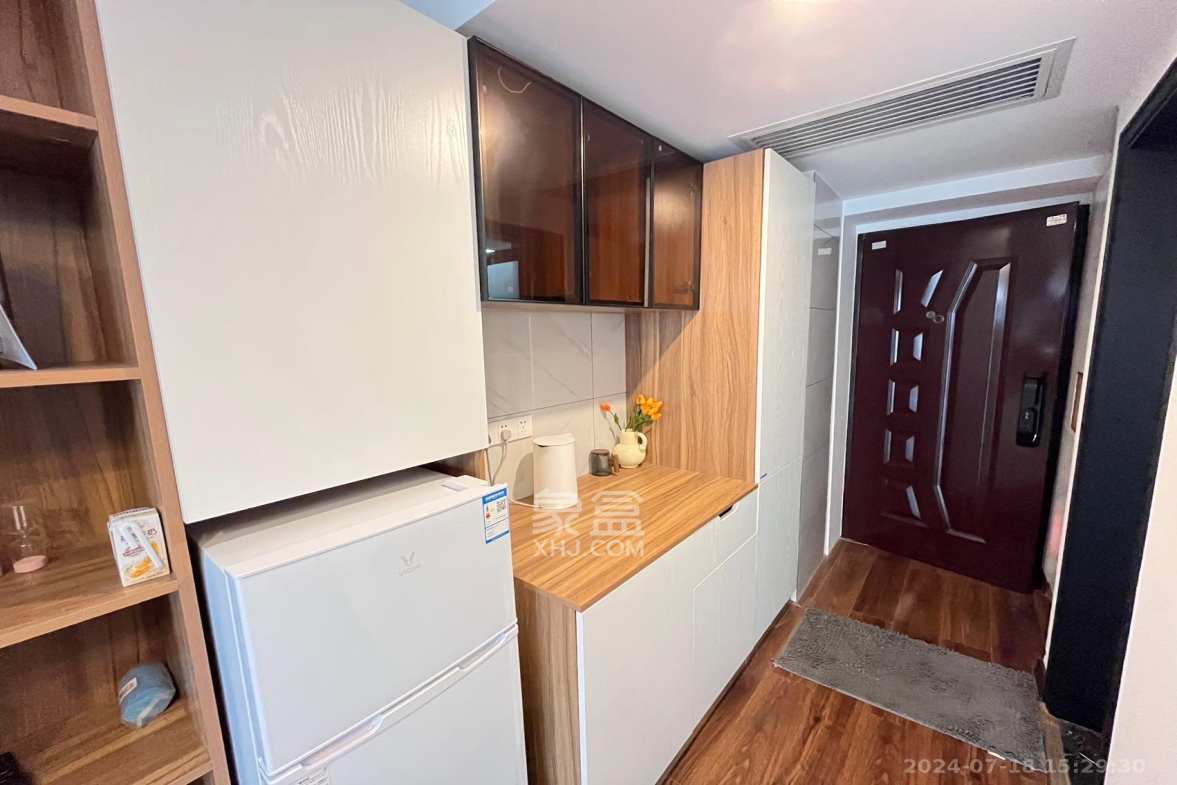 保利国际广场  1室1厅1卫    2700.0元/月 保利国际广场  1室1厅1卫    2700.0元/月室内图