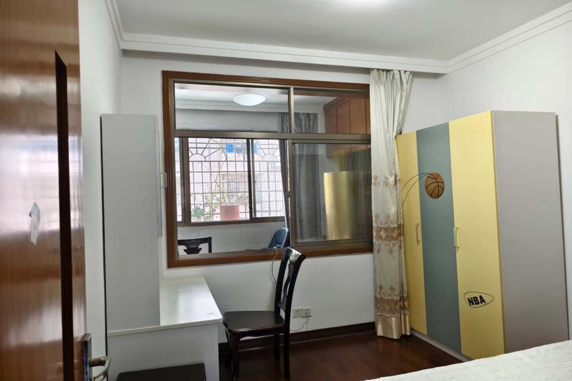 八一新村  3室2厅2卫    1300.0元/月室内图