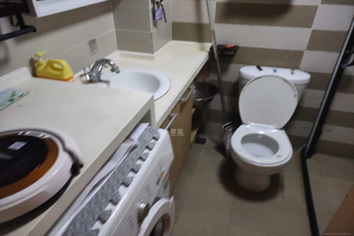 大财门公寓  1室1厅1卫   2400.00元/月室内图