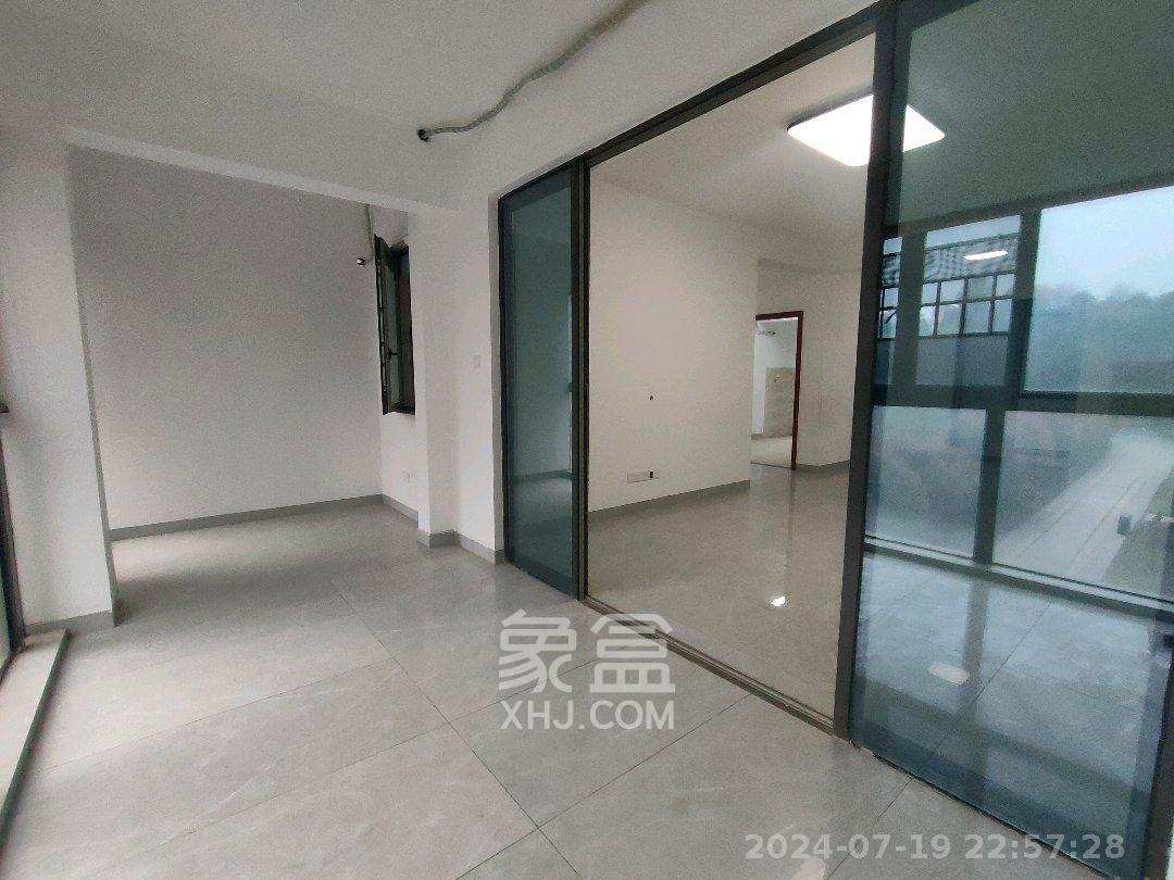 万象府台  4室2厅2卫    4500.0元/月室内图
