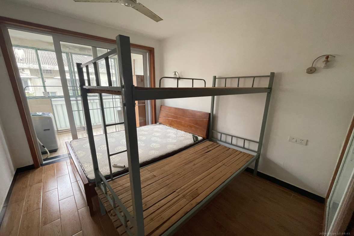 好家园  4室2厅2卫   2400.00元/月室内图