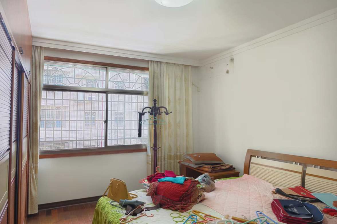 八一新村  3室2厅2卫    1300.0元/月室内图