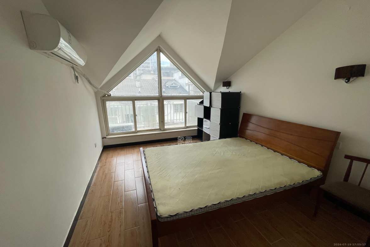 好家园  4室2厅2卫   2400.00元/月室内图