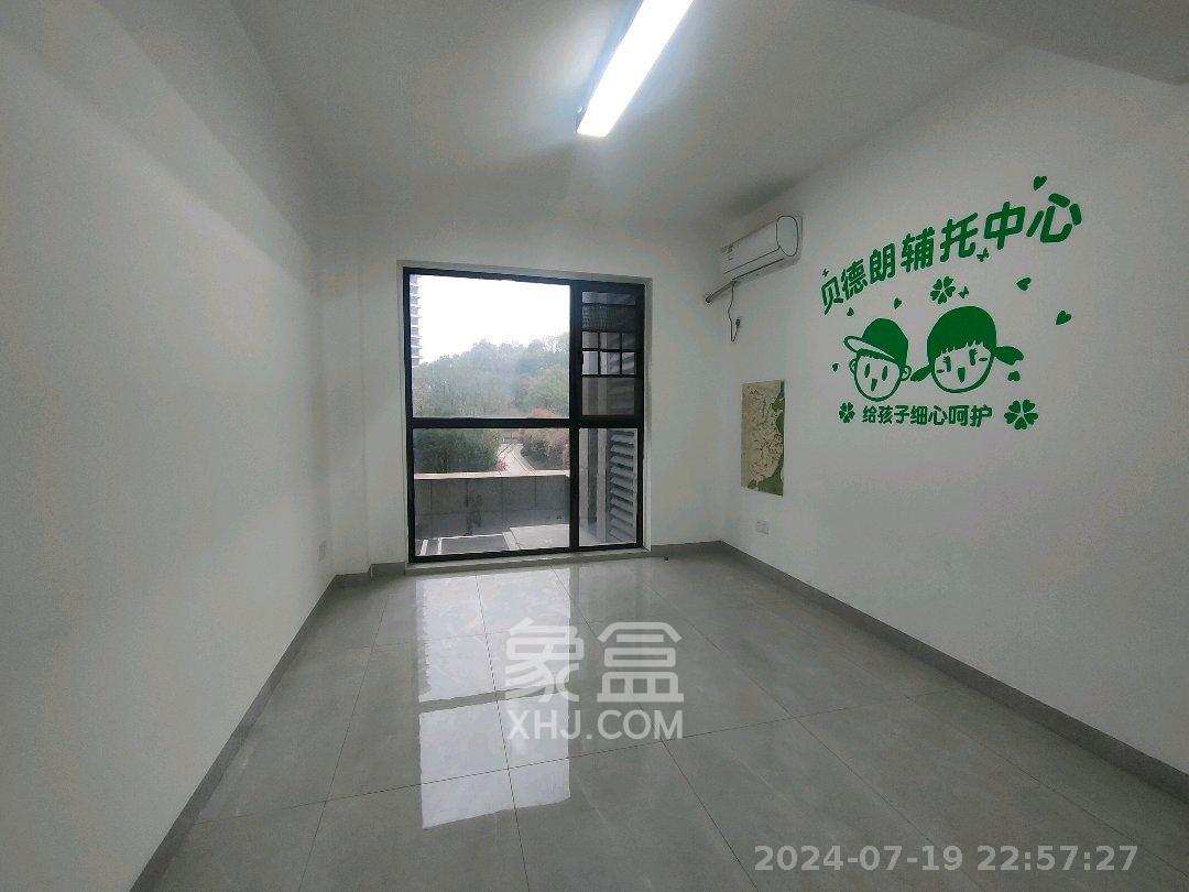 万象府台  4室2厅2卫    4500.0元/月室内图