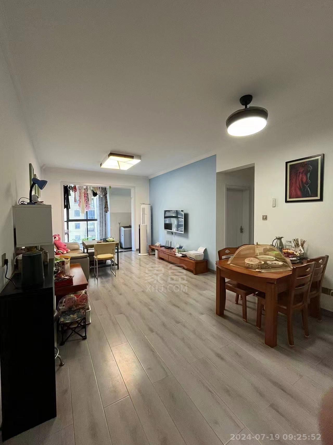 金轮翡翠名园  1室2厅1卫    1900.0元/月