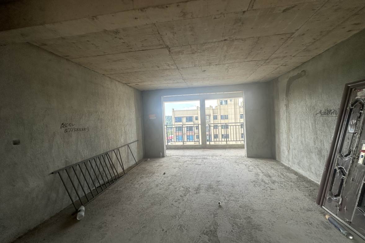 中甸.上河郡  5室2厅2卫   145.00万客厅