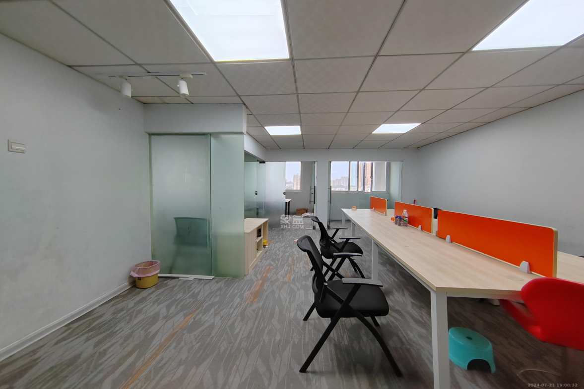 建鸿达现代公寓  1室2厅1卫   2200.00元/月室内图1