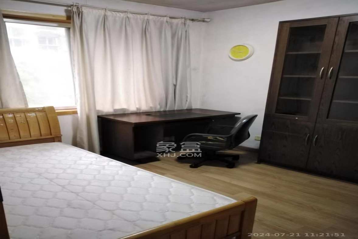 枫林美景  3室2厅2卫   2000.00元/月室内图