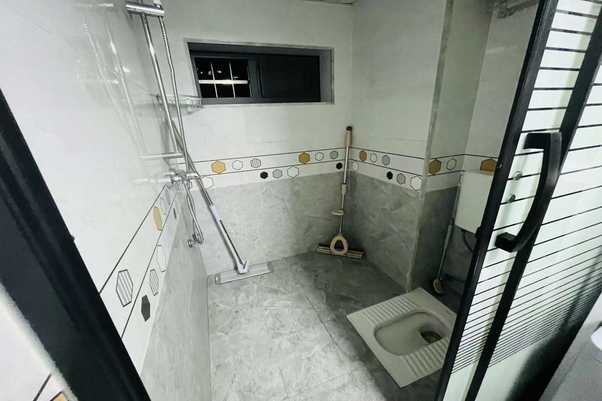 桃花缘  1室1厅1卫   1600.00元/月室内图1