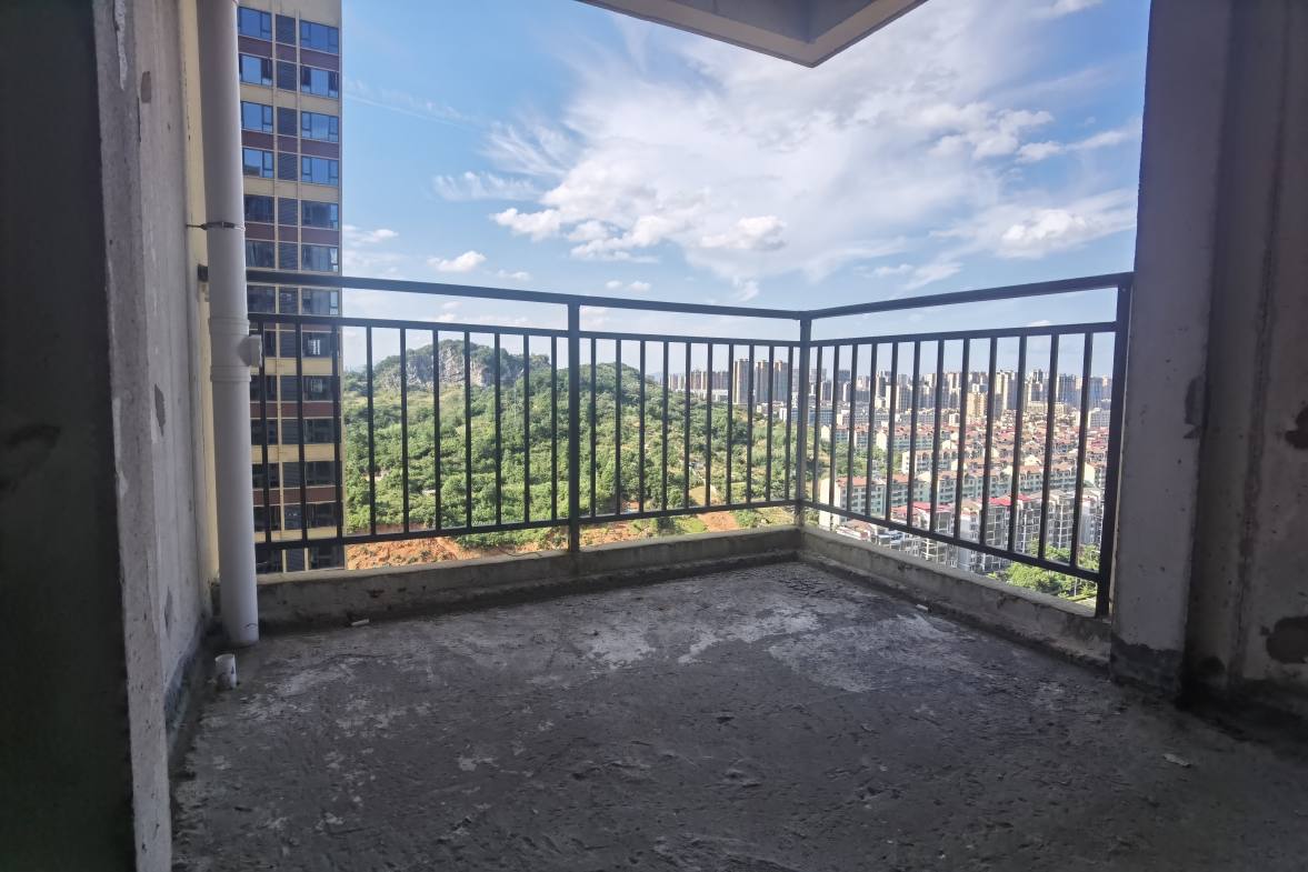 湘村名园 4室2厅2卫 53.8万 湘村名园 4室2厅2卫 53.8万客厅