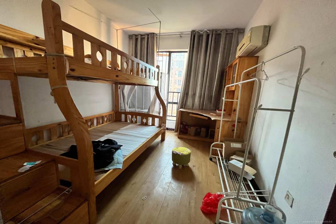 翡翠云天  3室2厅2卫    2200.0元/月 翡翠云天  3室2厅2卫    2200.0元/月室内图