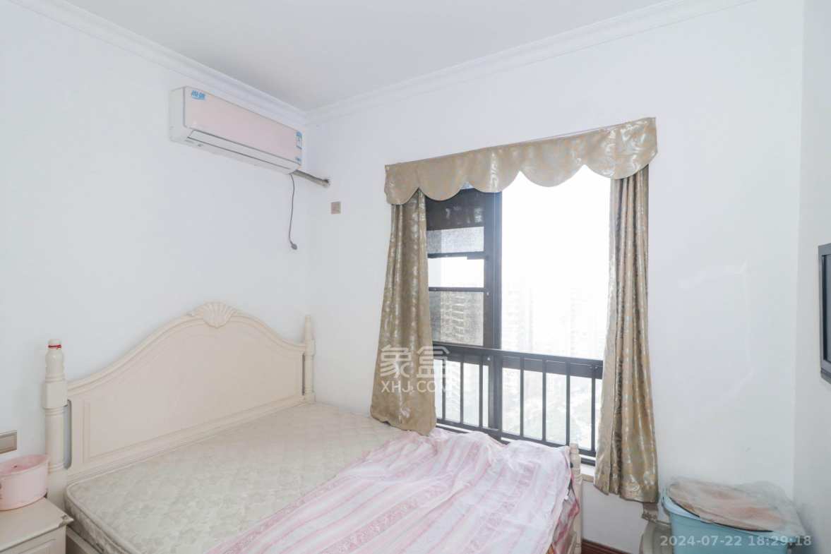 达美D6区  4室2厅2卫   3800.00元/月室内图
