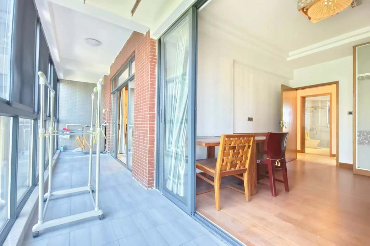 会龙山溪谷（住宅）  4室2厅2卫   85.00万室内图