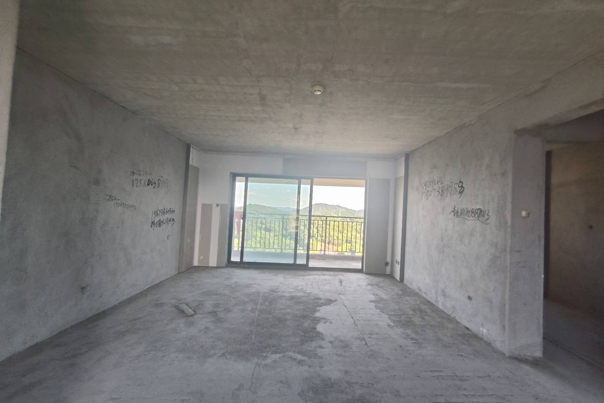 宁邦中心(二期公园里) 4室2厅2卫 65.00万 宁邦中心(二期公园里) 4室2厅2卫 65.00万客厅