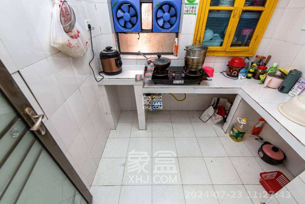 湖南工业贸易学校  3室1厅1卫   1800.00元/月室内图