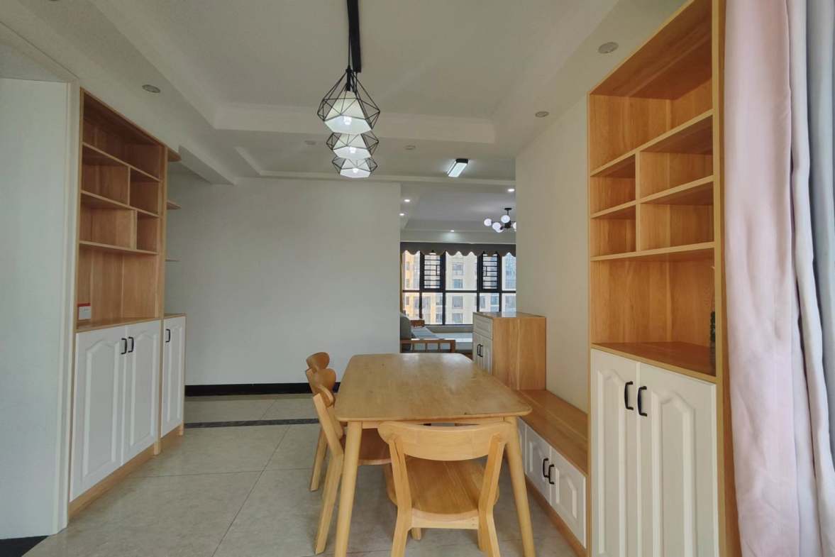 百弘学府城 3室2厅2卫 2000.0元/月 百弘学府城 3室2厅2卫 2000.0元/月室内图