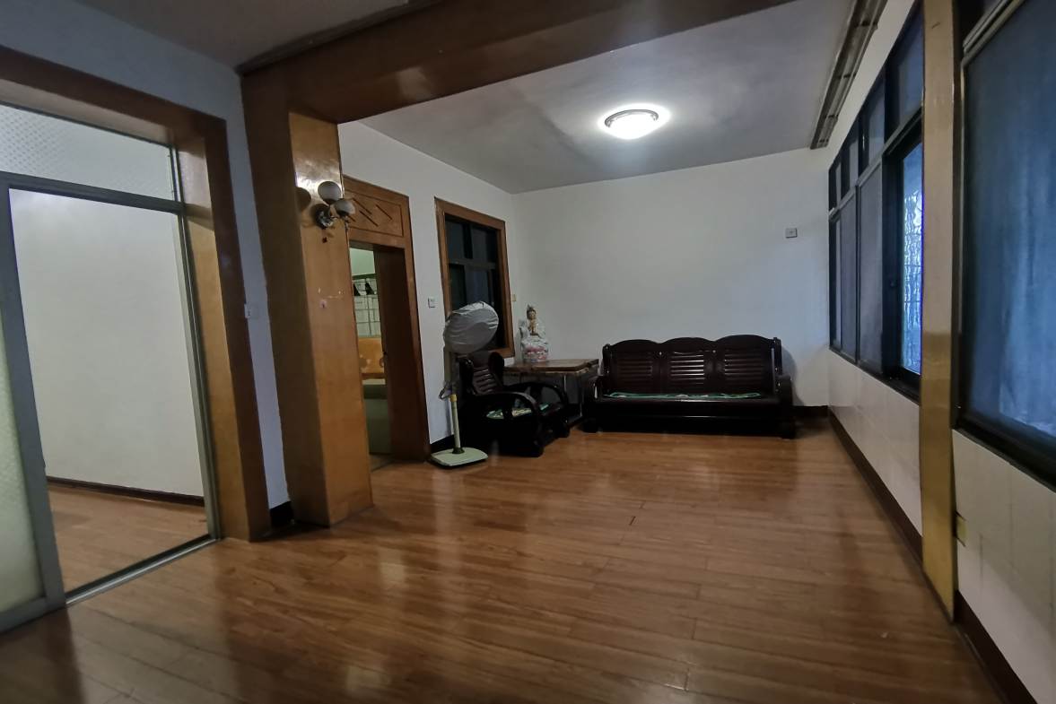 石马路医药公司家属楼  3室1厅1卫    39.8万客厅