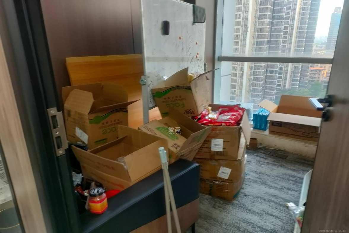 宇成朝阳广场 3室1厅1卫 10000.0元/月 宇成朝阳广场 3室1厅1卫 10000.0元/月室内图