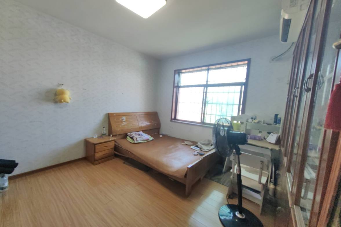 梓怡华盛家园  3室2厅2卫   56.80万客厅