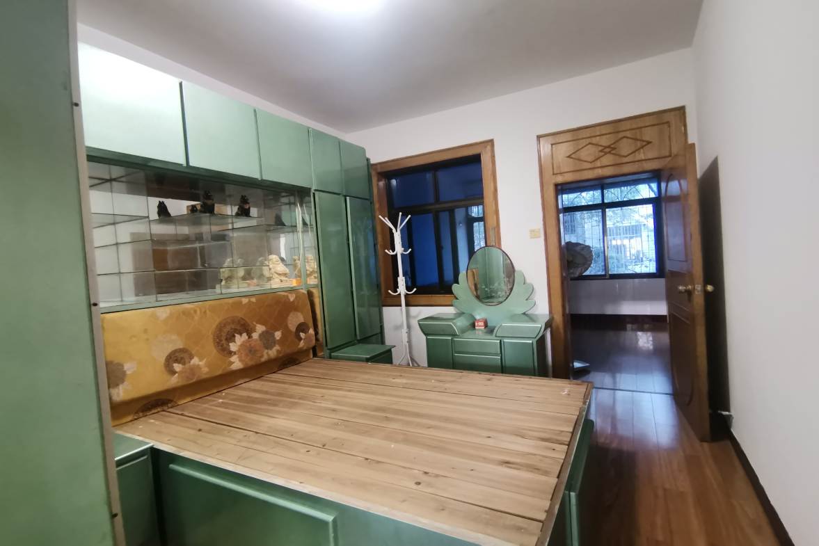 石马路医药公司家属楼  3室1厅1卫    39.8万客厅