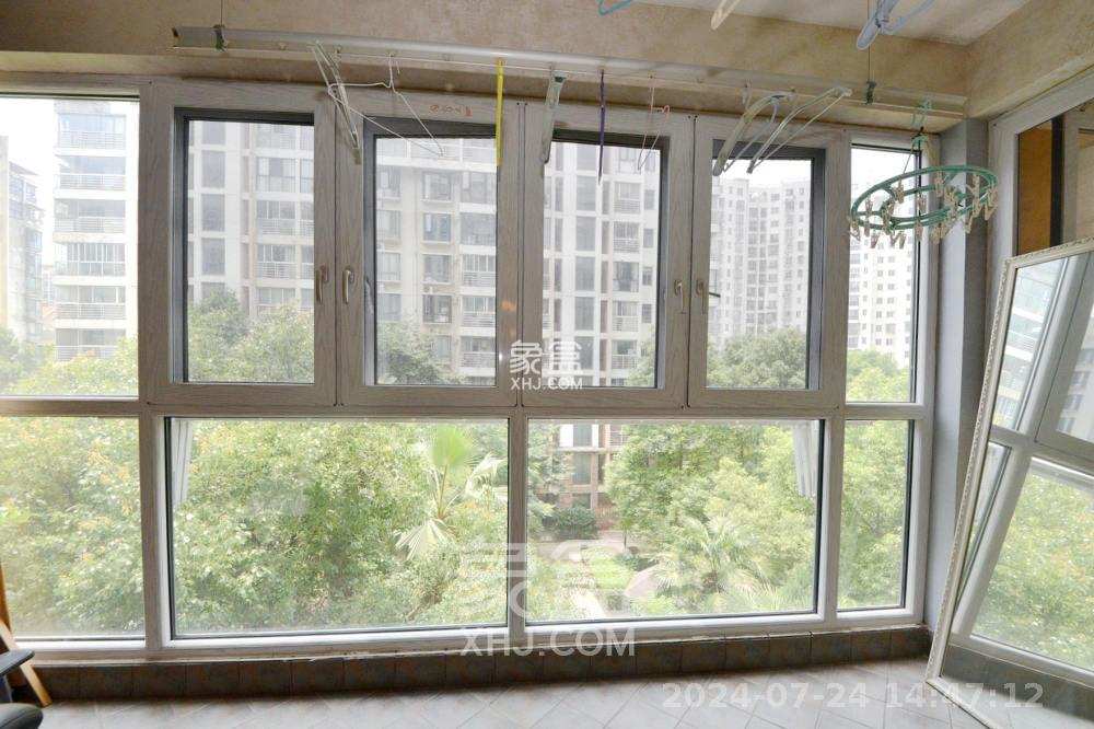 美林景园  4室2厅2卫   3500.00元/月室内图