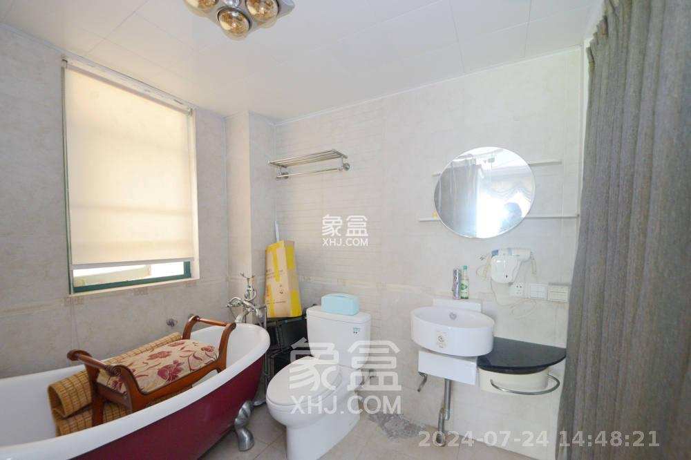 美林景园  4室2厅2卫   3500.00元/月室内图