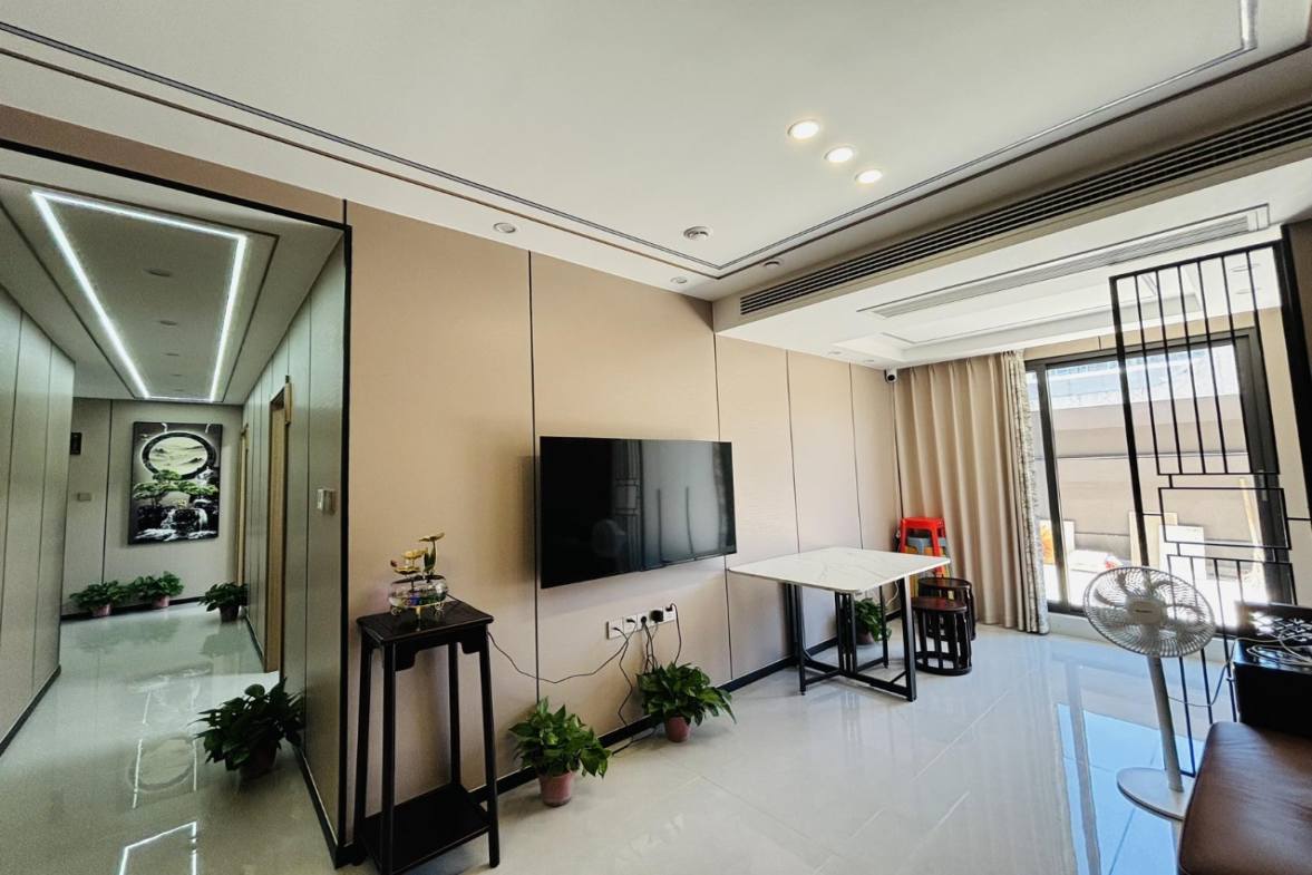 建发央著（悦发央著）  4室2厅1卫   160.00万客厅