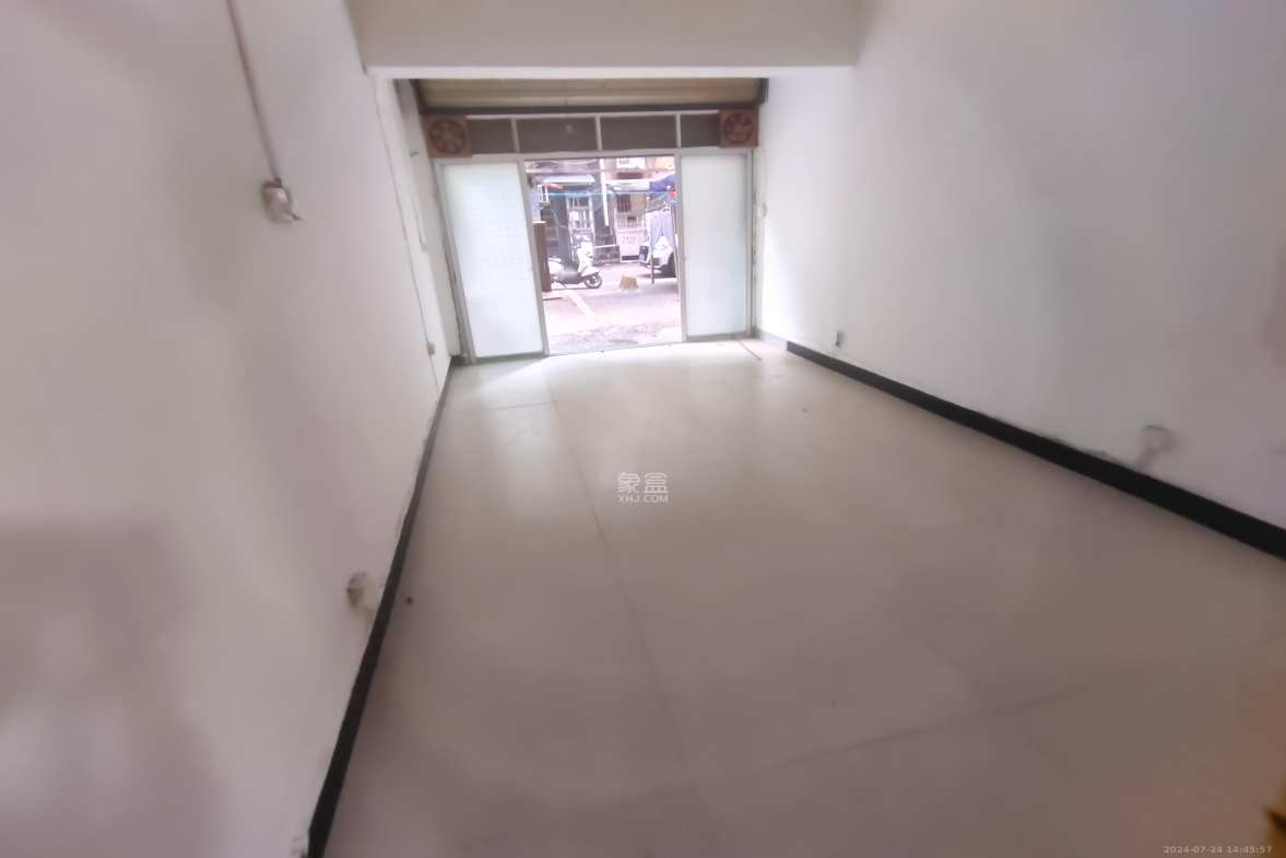 红旗社区  1室1厅1卫   2100.00元/月室内图1