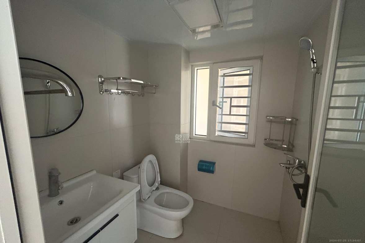 东方美地 3室2厅1卫 2400.0元/月 东方美地 3室2厅1卫 2400.0元/月室内图