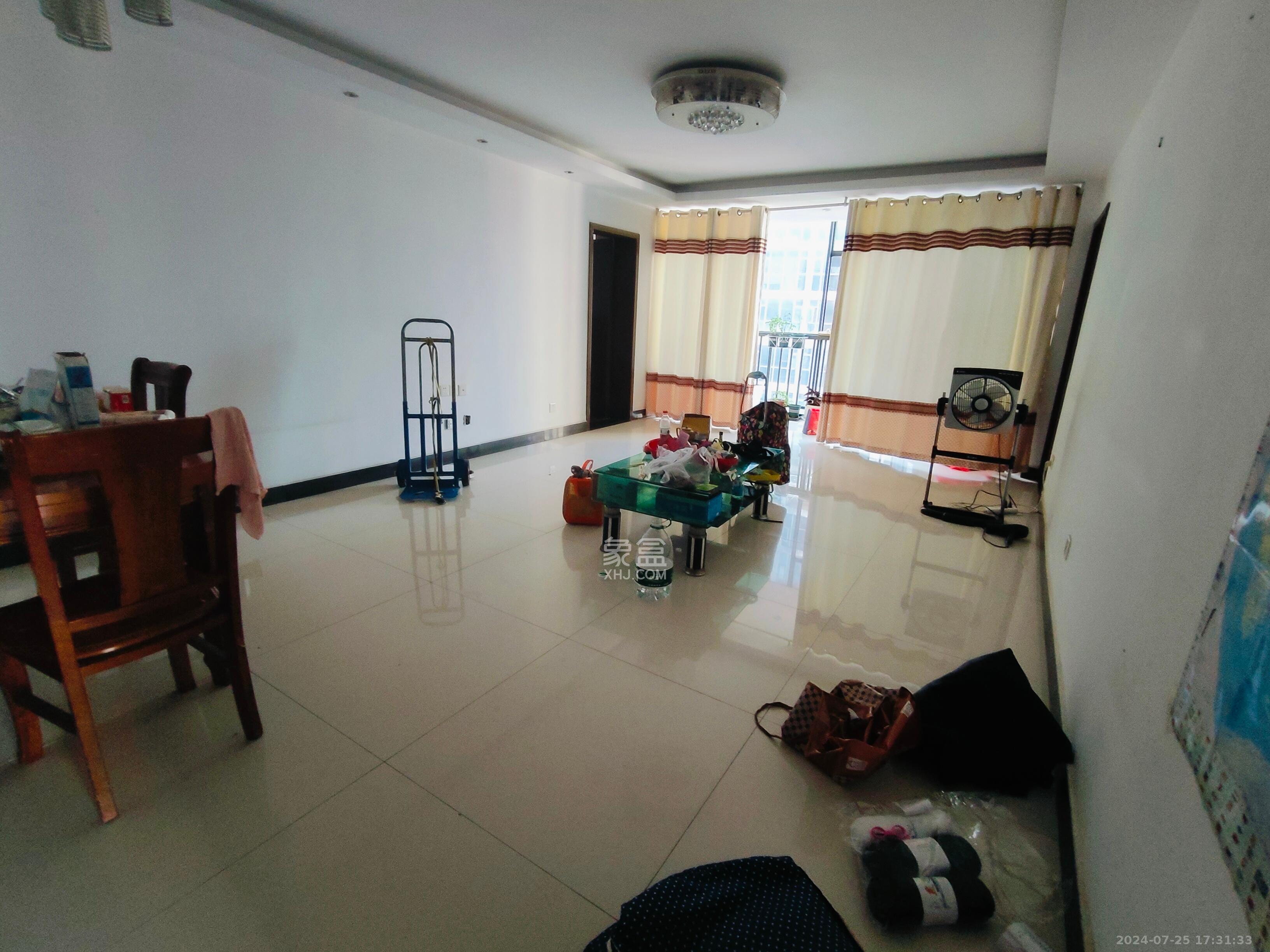 新时代广场  3室1厅1卫    3500.0元/月