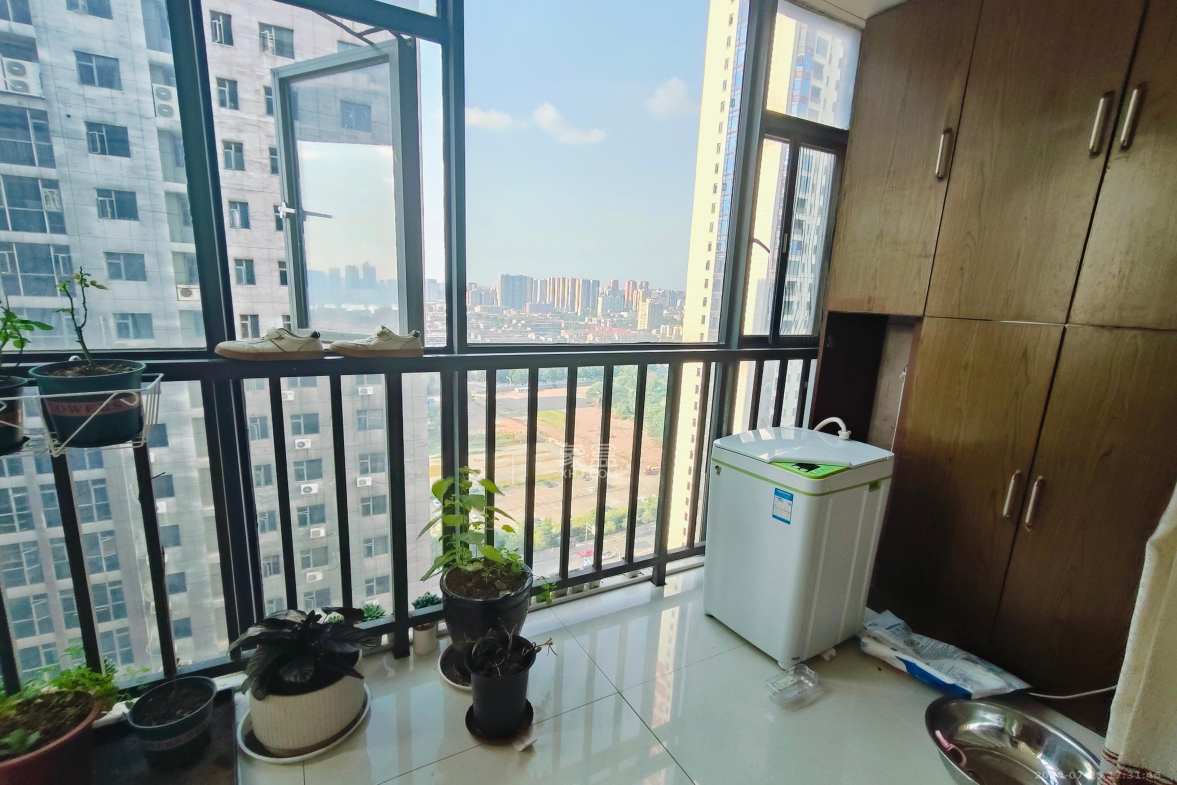 新时代广场  3室1厅1卫   3500.00元/月室内图