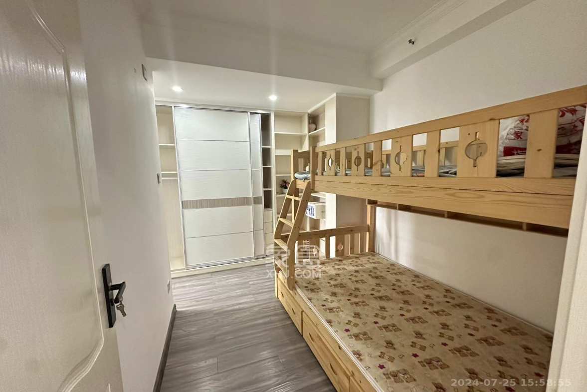 橘郡礼顿山 3室2厅2卫 2200.0元/月 橘郡礼顿山 3室2厅2卫 2200.0元/月室内图