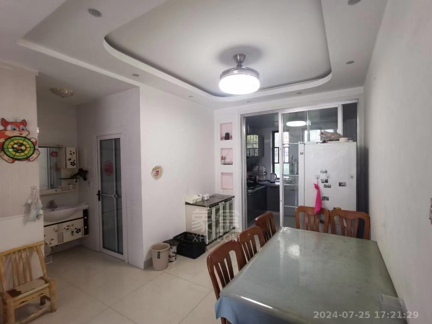 时代国际  3室2厅2卫    1900.0元/月